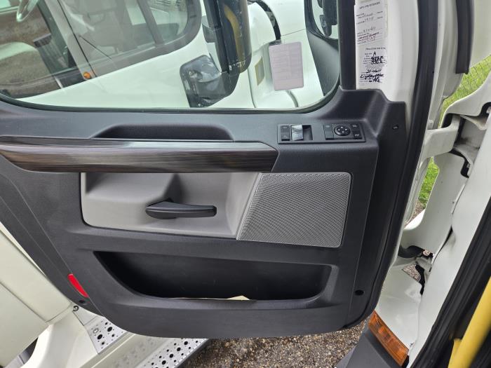 2021 Freightliner Cascadia-19