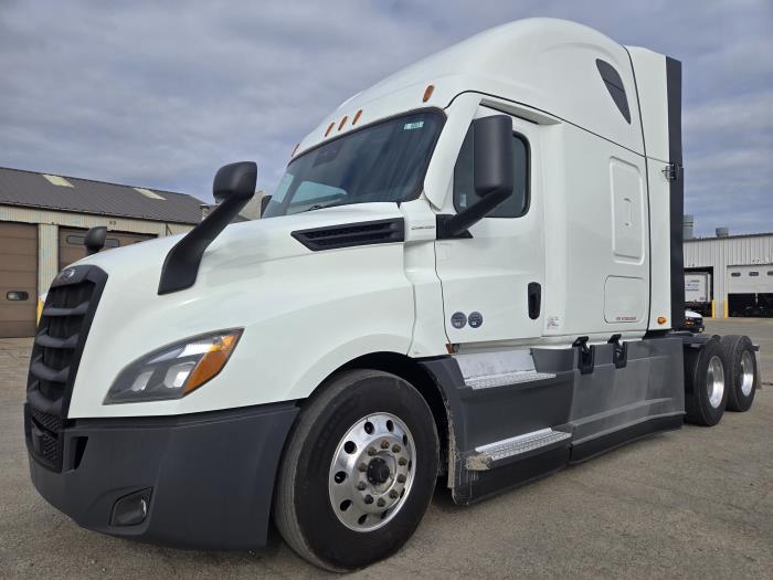 2021 Freightliner Cascadia 126" Sleeper Cab photo 2