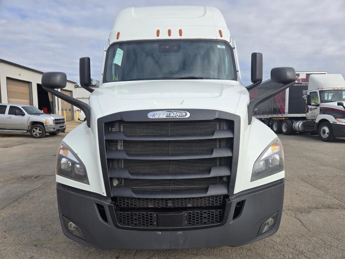 2021 Freightliner Cascadia 126" Sleeper Cab photo 3