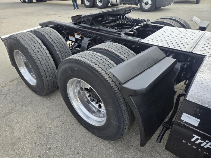 2021 Freightliner Cascadia-21