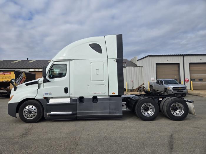 2021 Freightliner Cascadia-6