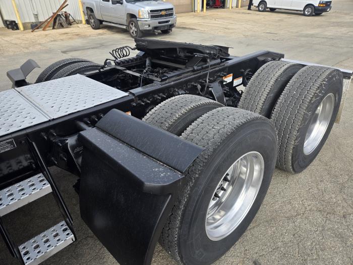 2021 Freightliner Cascadia-24