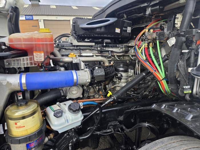 2021 Freightliner Cascadia-25