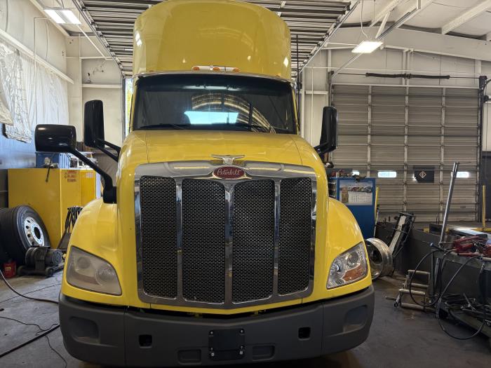 2021 Peterbilt 579-2