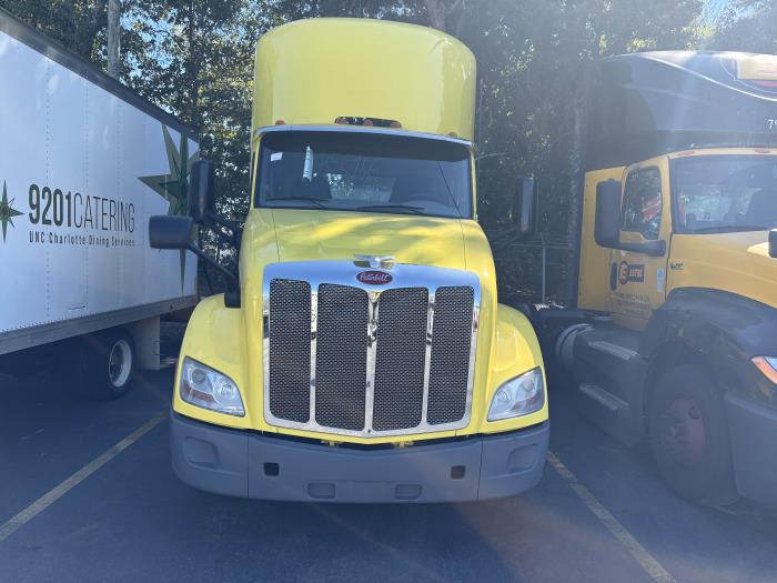 2021 Peterbilt 579 photo 2