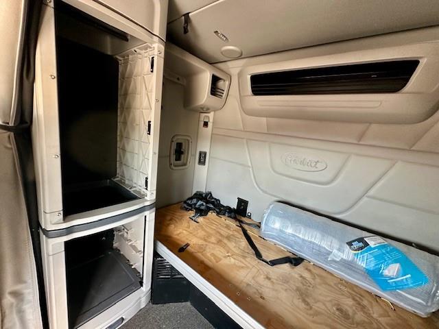 2022 Peterbilt 579-15