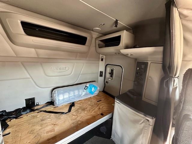 2022 Peterbilt 579-16