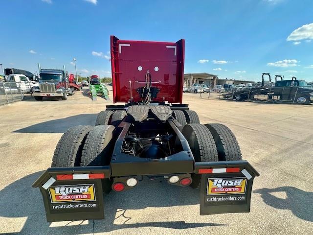 2022 Peterbilt 579-8