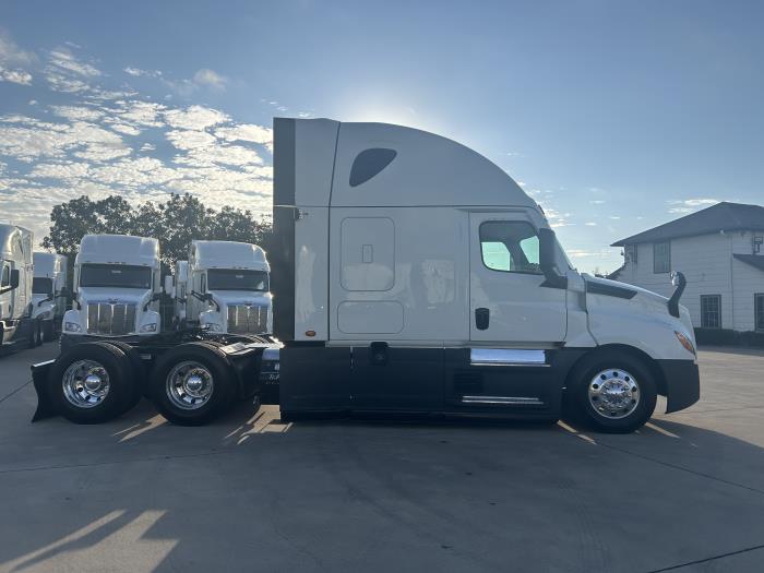 2021 Freightliner Cascadia-3