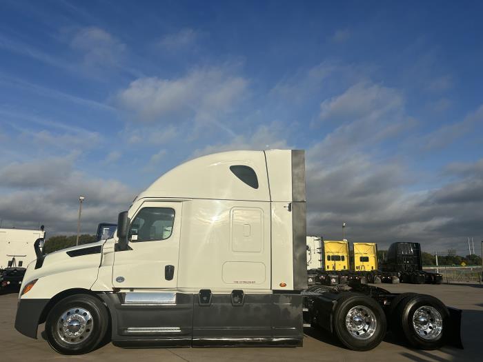 2021 Freightliner Cascadia-7