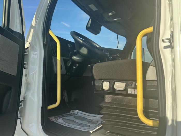 2021 Freightliner Cascadia-8