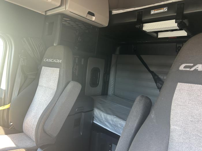 2021 Freightliner Cascadia-9