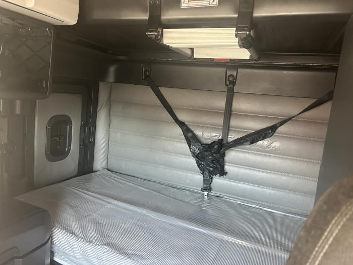 2021 Freightliner Cascadia-10