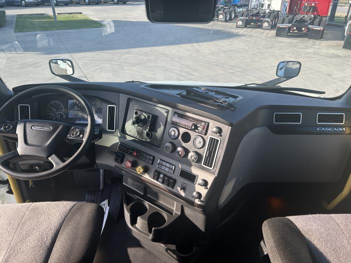 2021 Freightliner Cascadia-11