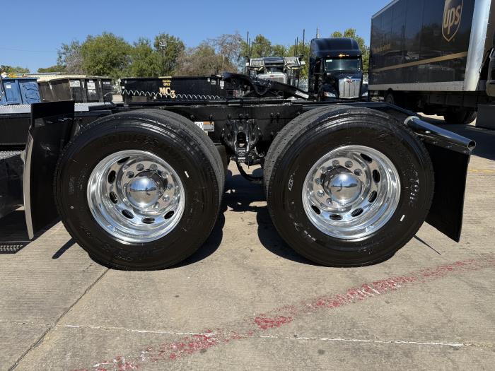 2026 Peterbilt 589-18