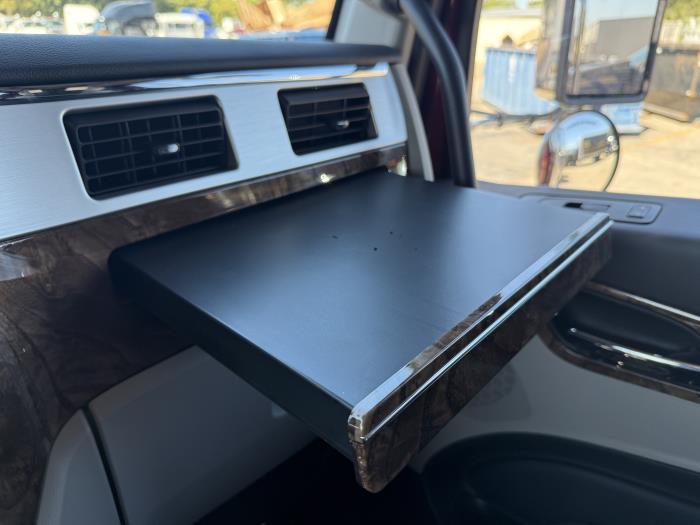 2026 Peterbilt 589-40