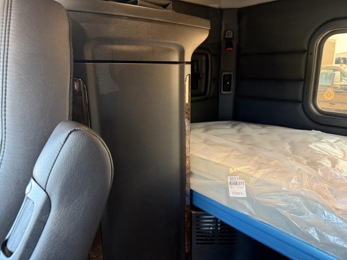 2026 Peterbilt 589-42