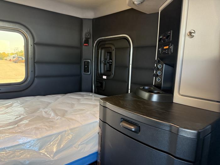 2026 Peterbilt 589-43