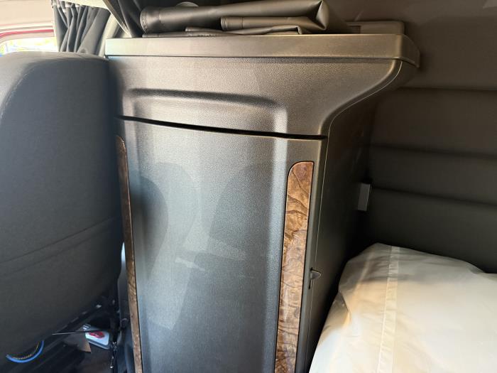 2026 Peterbilt 589-44