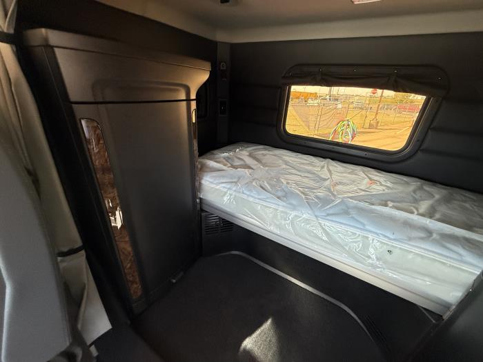 2026 Peterbilt 589-36