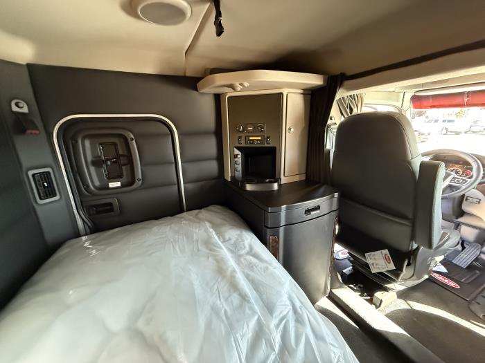 2026 Peterbilt 589-37