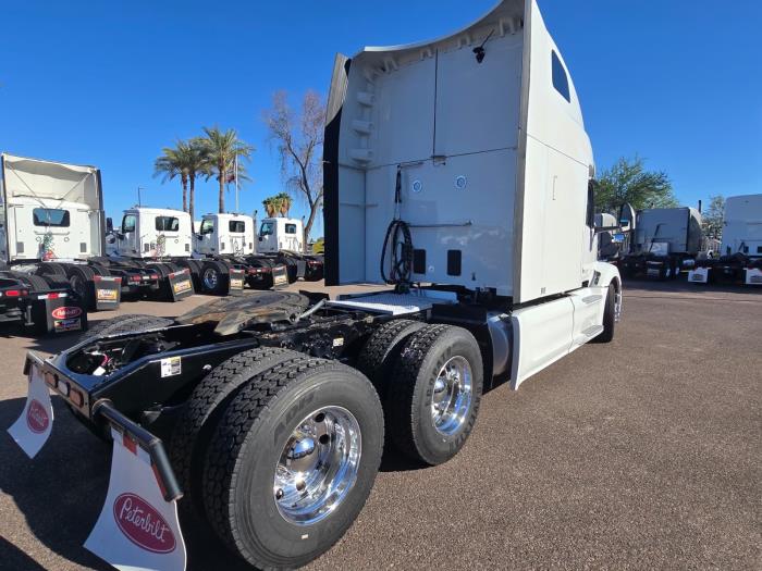 2023 Peterbilt 579-3