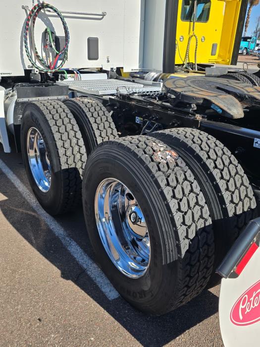 2023 Peterbilt 579-8