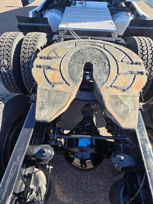 2023 Peterbilt 579-11