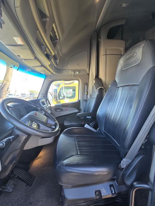 2023 Peterbilt 579-15