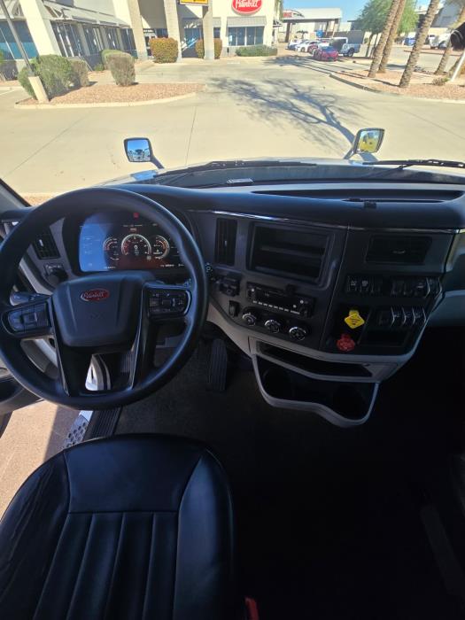 2023 Peterbilt 579-18