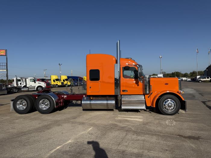 2026 Peterbilt 589-18