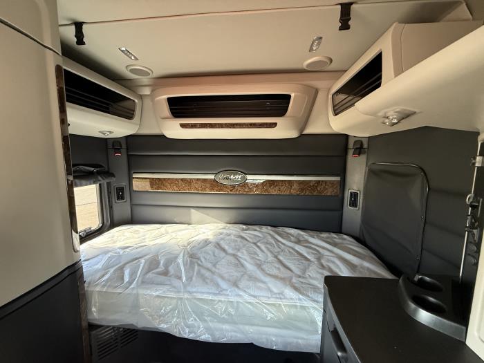 2026 Peterbilt 589-31