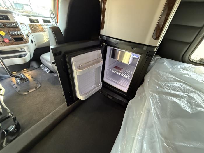 2026 Peterbilt 589-32