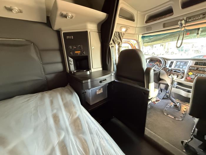 2026 Peterbilt 589-33