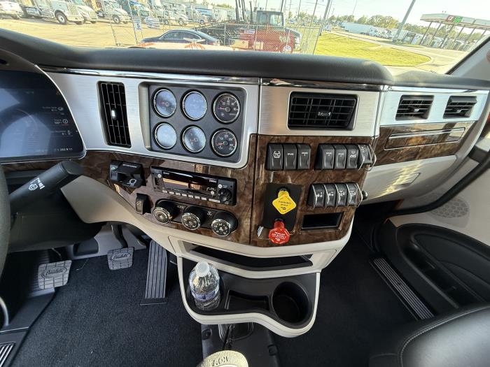 2026 Peterbilt 589-35