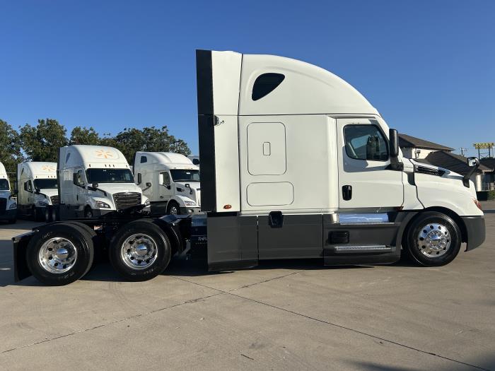 2021 Freightliner Cascadia-3