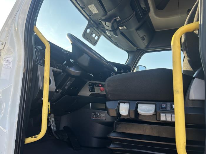 2021 Freightliner Cascadia-8