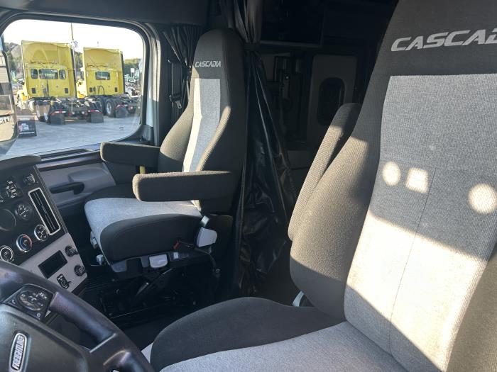 2021 Freightliner Cascadia-9