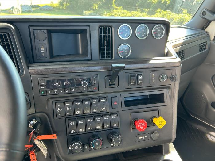 2026 International LT625 LT photo 2