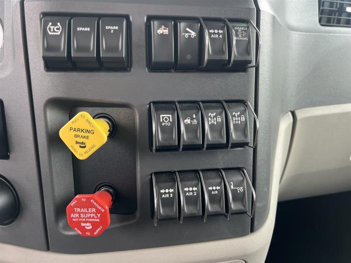 2026 Peterbilt 567-15