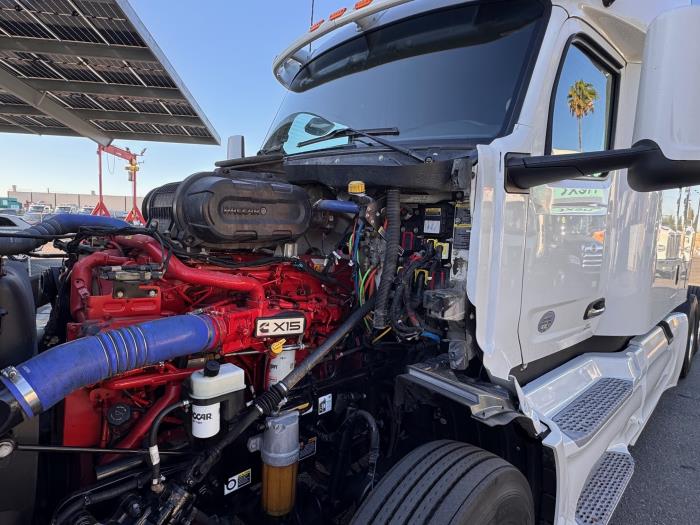 2022 Peterbilt 579-17