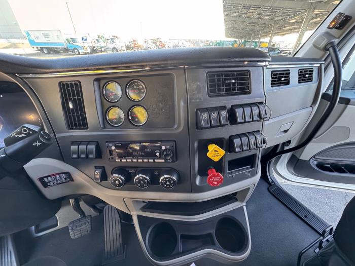 2022 Peterbilt 579-13