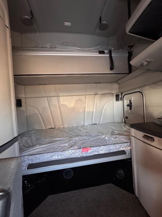 2022 Peterbilt 579-16