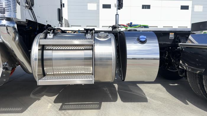 2026 Peterbilt 589-12