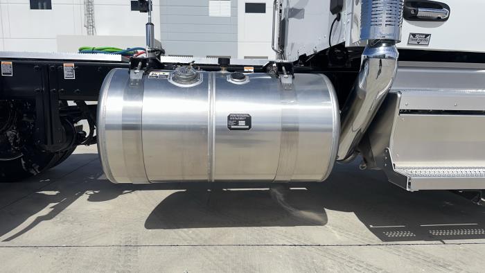 2026 Peterbilt 589-18