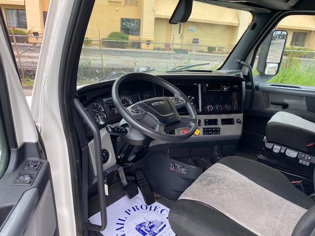 2020 Freightliner Cascadia-15 2020 Freightliner Cascadia-15