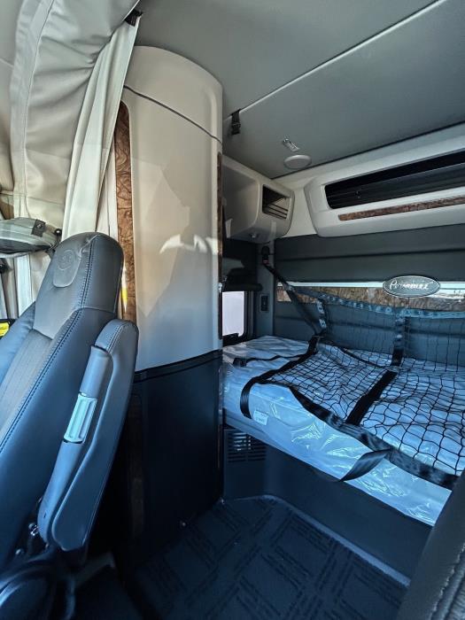 2026 Peterbilt 589-7