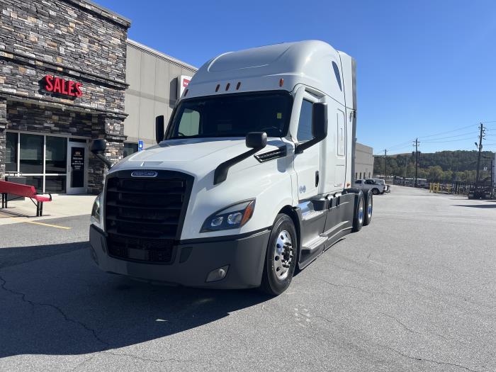 2023 Freightliner Cascadia-1