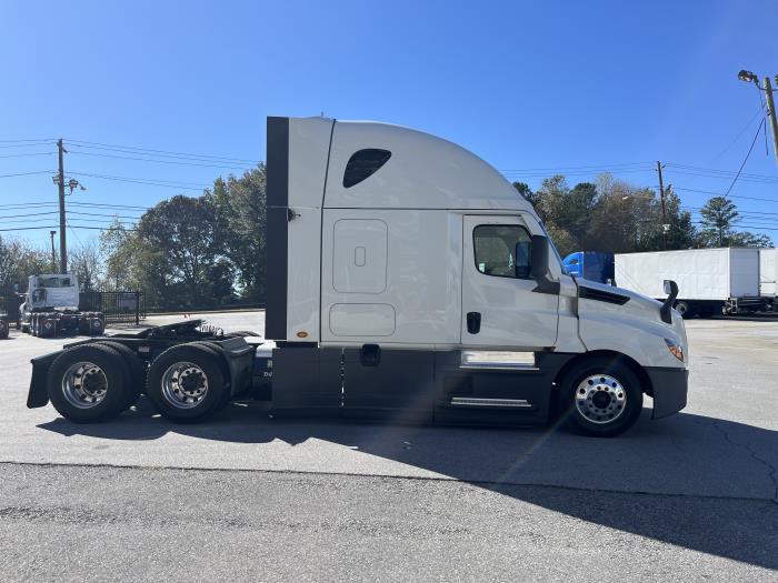 2023 Freightliner Cascadia-4