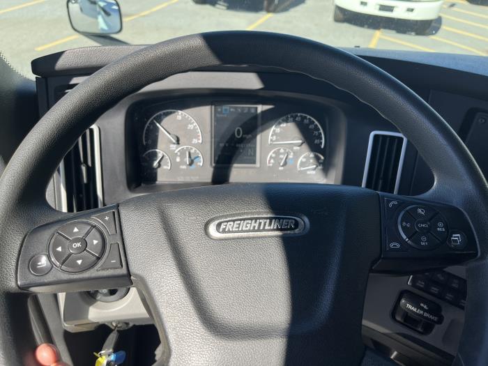 2023 Freightliner Cascadia-8